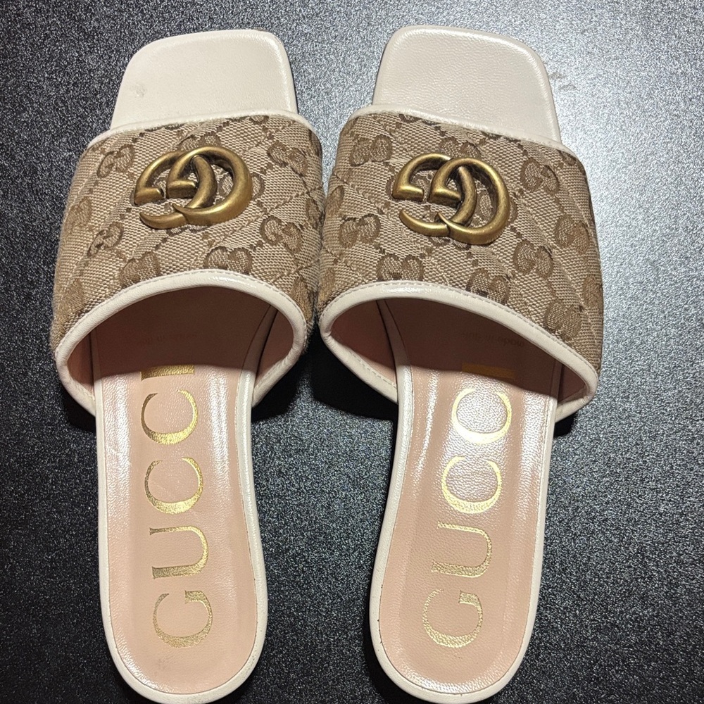 Gucci Women's Tan and Gold Slide Sandals